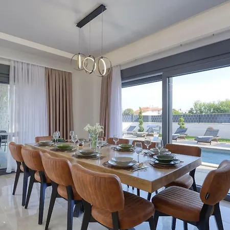 Golden Sun With Heated Pool Βίλα Zaton (Zadar)