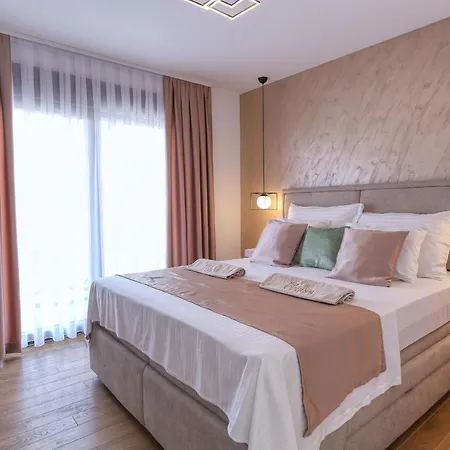 Βίλα Golden Sun With Heated Pool *