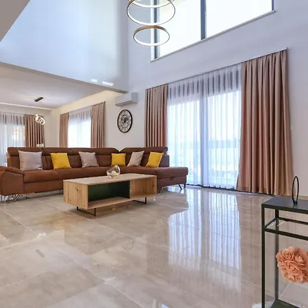 Golden Sun With Heated Pool Zaton (Zadar)