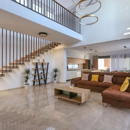 Βίλα Golden Sun With Heated Pool Zaton (Zadar)
