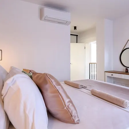 Golden Sun With Heated Pool Zaton (Zadar)