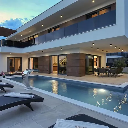 Golden Sun With Heated Pool Βίλα Zaton (Zadar)