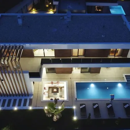 Golden Sun With Heated Pool *
