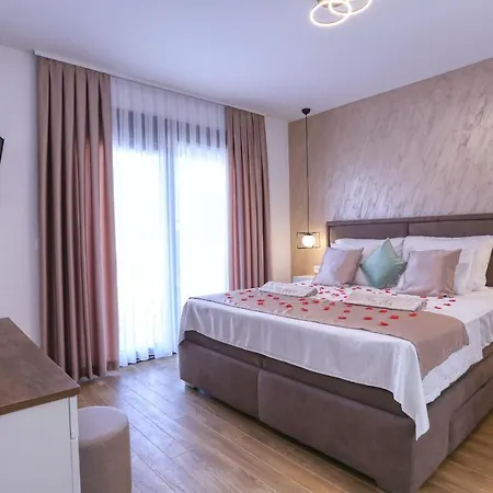 Golden Sun With Heated Pool