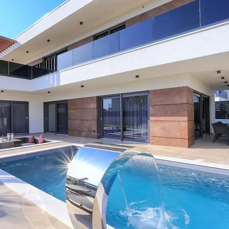 Golden Sun With Heated Pool *