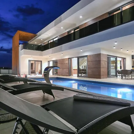 Villa Golden Sun With Heated Pool
