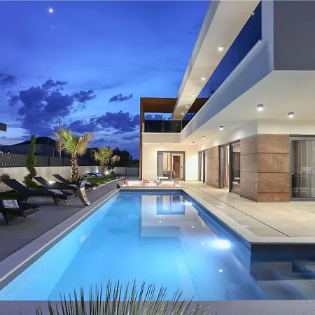 Villa Golden Sun With Heated Pool *