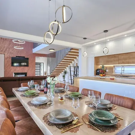Villa Golden Sun With Heated Pool