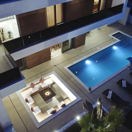 Golden Sun With Heated Pool *