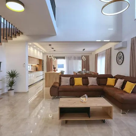 Golden Sun With Heated Pool Zaton (Zadar)