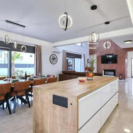 Villa Golden Sun With Heated Pool Zaton (Zadar)