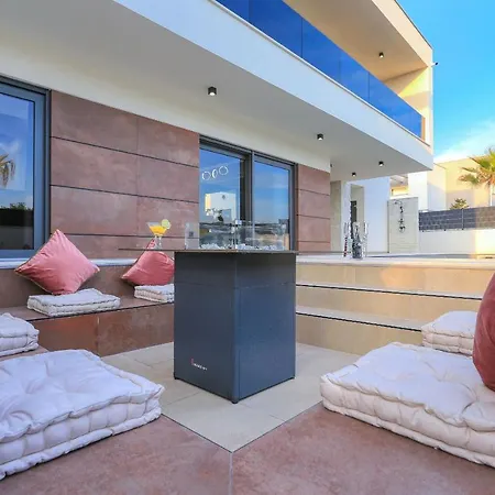 Golden Sun With Heated Pool Villa