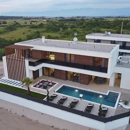 Villa Golden Sun With Heated Pool